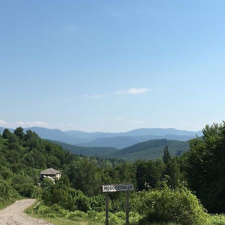 Ecolodge Novoselitsa  エクステリア 写真