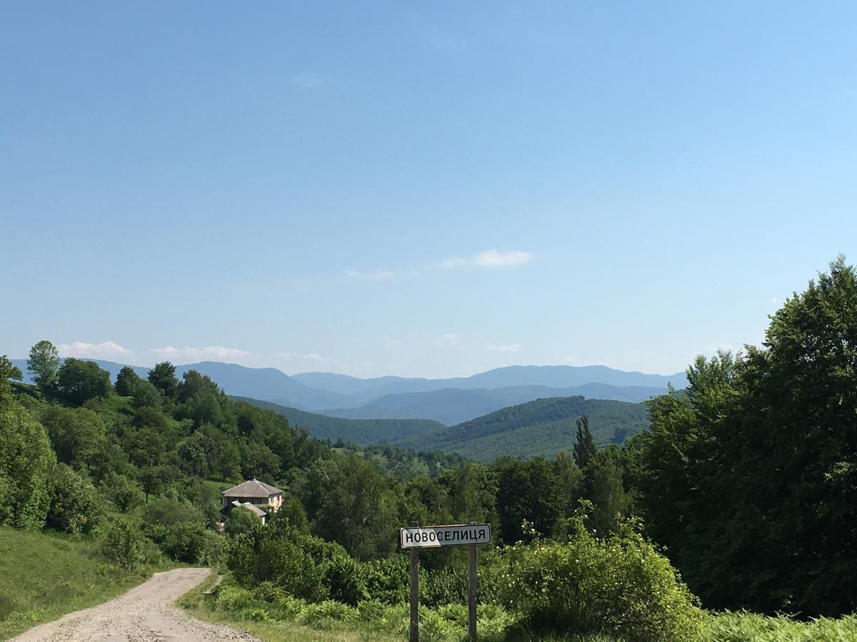 Ecolodge Novoselitsa  エクステリア 写真